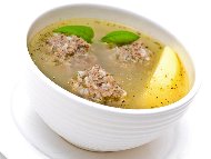 Рецепта Супа топчета със зелев сок и ориз